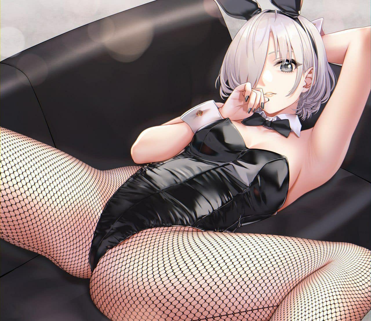 女の子が脚を大きく開いてパンツを見せつけてくる二次エロ画像